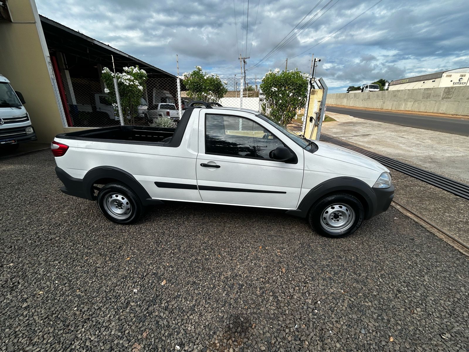 Fiat Strada 1.4 Hard Working Flex 2 Portas (4)